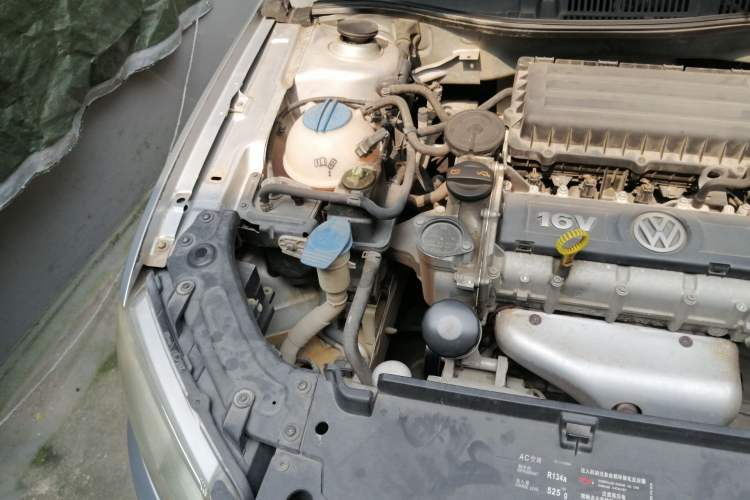 Used Volkswagen Lavida 2013 1.6L Automatic Comfort Edition Engine Bay Right