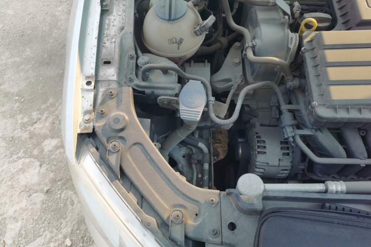 Used Volkswagen Lavida 2013 Revised Classic 1.6L Automatic Fashion Edition Engine Bay Right