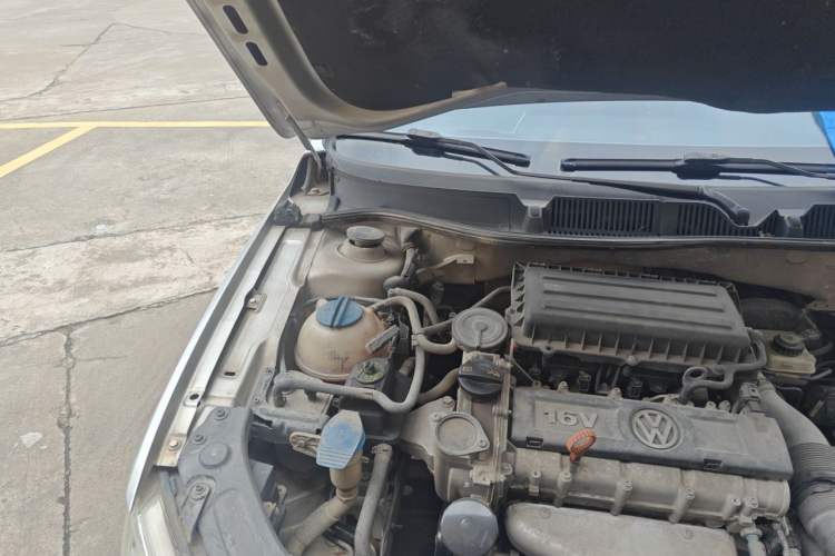 Used Volkswagen Lavida 2013 1.6L Manual Comfort Edition Engine Bay Right