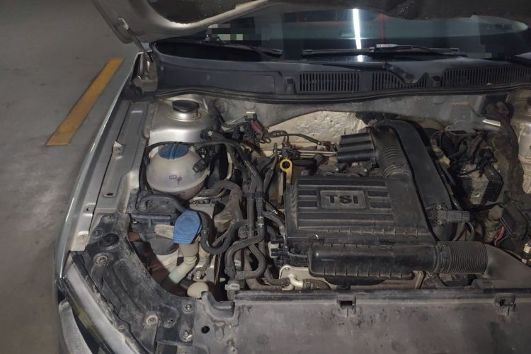Used Volkswagen Lavida 2013 Revised Version 1.4 TSI Manual Comfort Edition Engine Bay Right