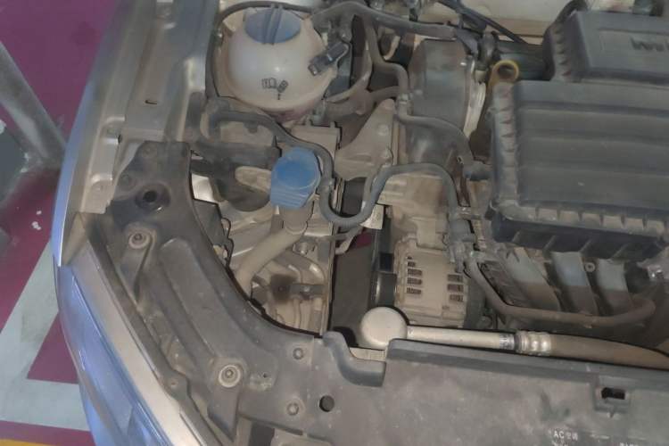 Used Volkswagen Lavida 2013 1.6L Automatic Comfort Edition Engine Bay Right