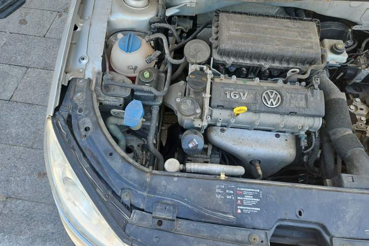 Used Volkswagen Lavida 2013 1.6L Manual Fashion Edition Engine Bay Right