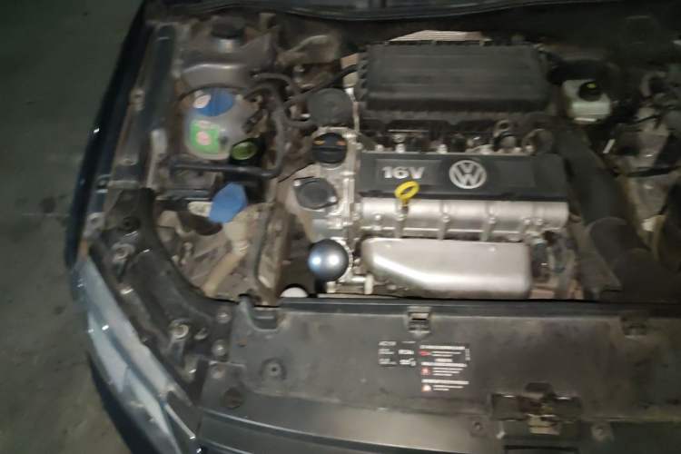 Used Volkswagen Lavida 2013 1.6L Automatic Luxury Edition Engine Bay Right