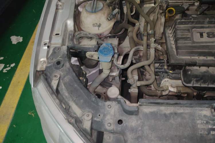 Used Volkswagen Lavida 2013 Revised Version 1.4 TSI DSG Comfort Edition Engine Bay Right
