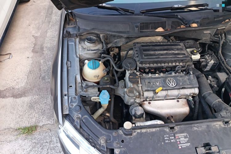 Used Volkswagen Lavida 2013 1.6L Manual Fashion Edition Engine Bay Right