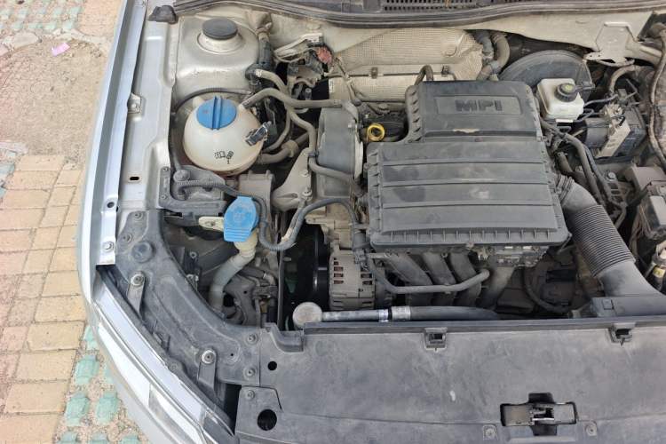 Used Volkswagen Lavida 2013 1.6L Automatic Comfort Edition Engine Bay Right