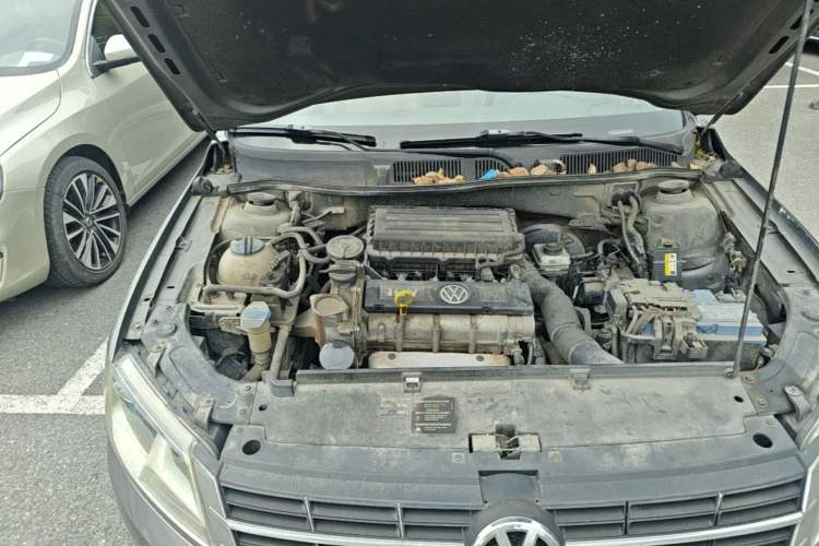 Used Volkswagen Lavida 2013 1.6L Manual Comfort Edition Engine Bay Right