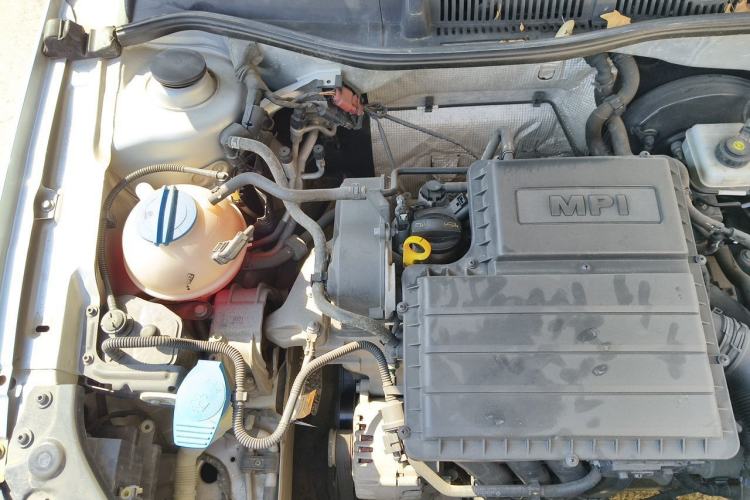 Used Volkswagen Lavida 2013 Revised Version 1.6L Automatic Luxury Edition Engine Bay Right