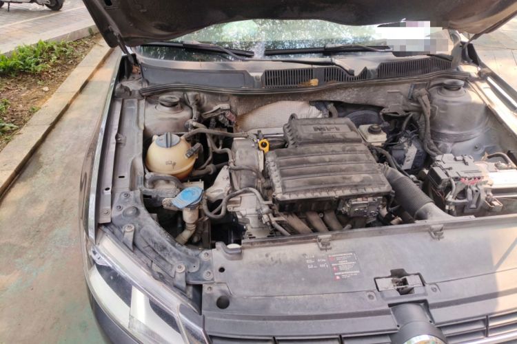 Used Volkswagen Lavida 2013 Revised Classic 1.6L Automatic Fashion Edition Engine Bay Right