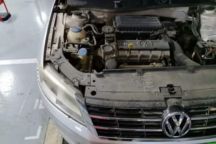 Used Volkswagen Lavida 2013 1.6L Manual Comfort Edition Engine Bay Right