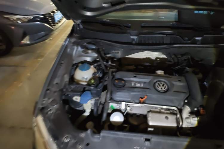 Used Volkswagen Lavida 2013 1.4TSI DSG Luxury Edition Engine Bay Right