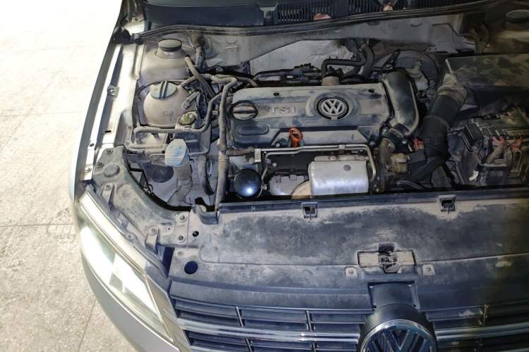 Used Volkswagen Lavida 2013 1.4TSI Manual Comfort Edition Engine Bay Right