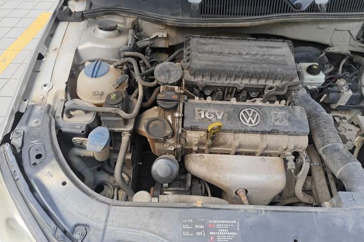 Used Volkswagen Lavida 2013 Classic 1.6L Manual Fashion Edition Engine Bay Right