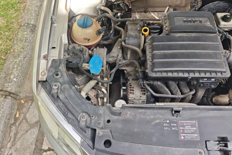 Used Volkswagen Lavida 2013 Restyled Classic 1.6L Manual Comfort Edition Engine Bay Right