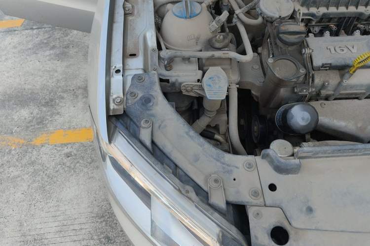 Used Volkswagen Lavida 2013 1.6L Manual Fashion Edition Engine Bay Right