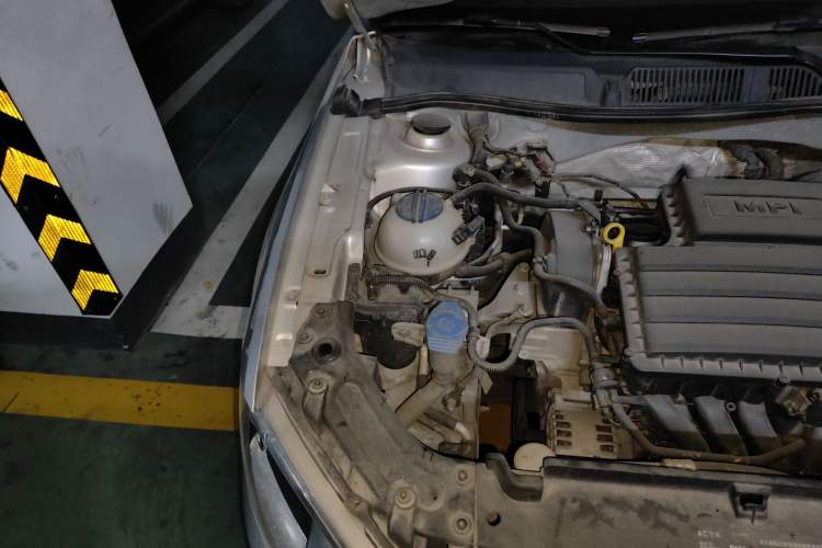 Used Volkswagen Lavida 2013 1.6L Automatic Comfort Edition Engine Bay Right