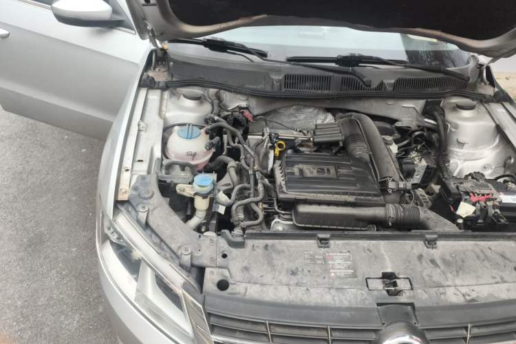 Used Volkswagen Lavida 2013 1.4TSI Manual Comfort Edition Engine Bay Right