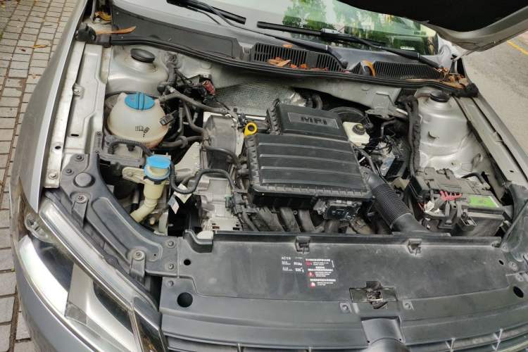 Used Volkswagen Lavida 2013 Revised Classic 1.6L Automatic Fashion Edition Engine Bay Right