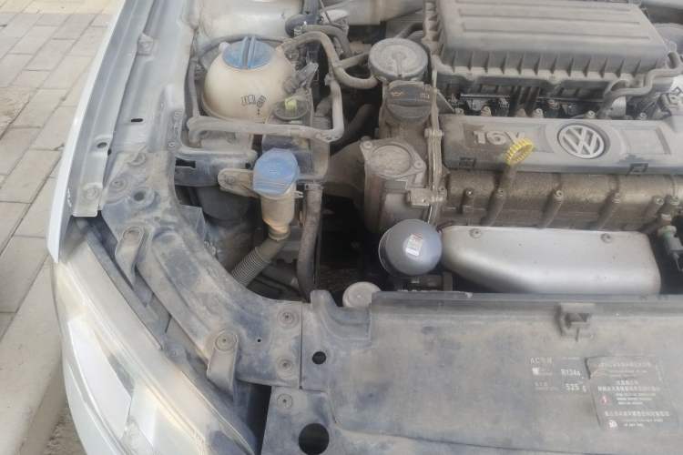 Used Volkswagen Lavida 2013 1.6L Automatic Fashion Edition Engine Bay Right