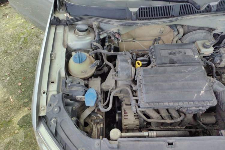 Used Volkswagen Lavida 2013 Restyled Classic 1.6L Manual Comfort Edition Engine Bay Right