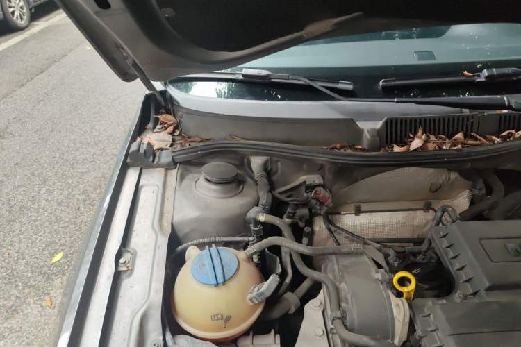 Used Volkswagen Lavida 2013 Revised Classic 1.6L Automatic Fashion Edition Engine Bay Right