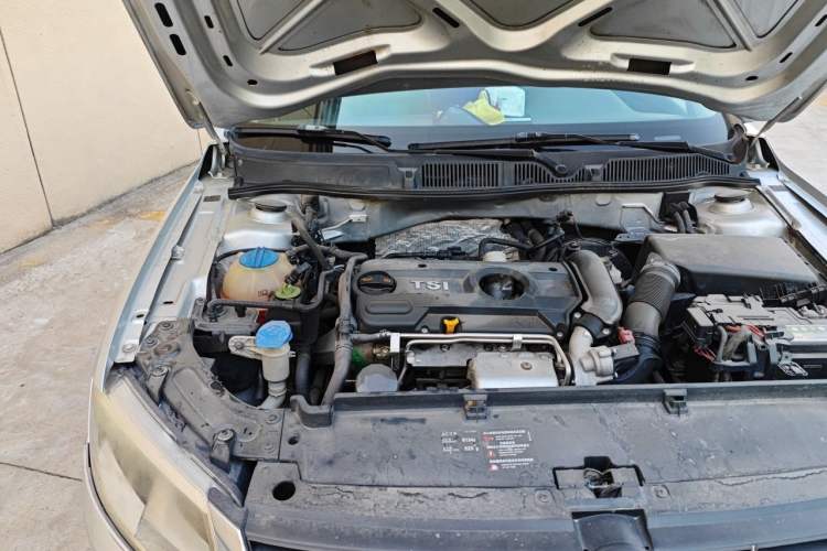 Used Volkswagen Lavida 2013 1.4TSI DSG Comfort Edition Engine Bay Right