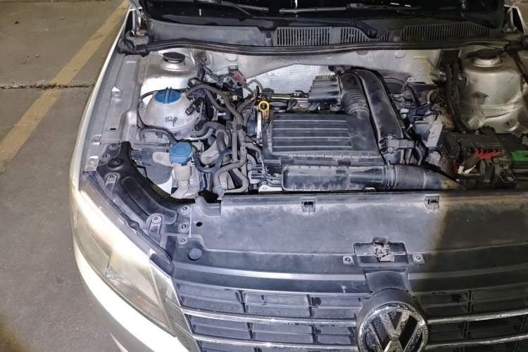 Used Volkswagen Lavida 2013 Revised Version 1.4 TSI DSG Luxury Edition Engine Bay Right
