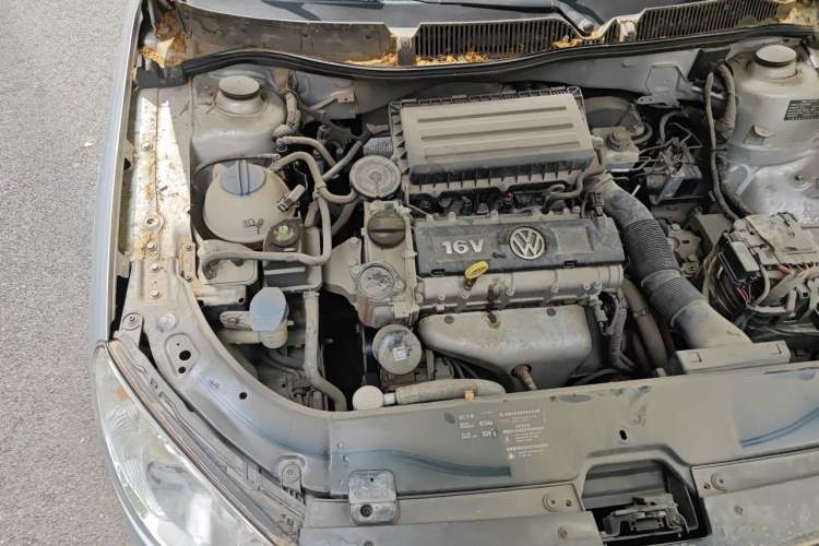 Used Volkswagen Lavida 2013 Classic 1.6L Manual Fashion Edition Engine Bay Right