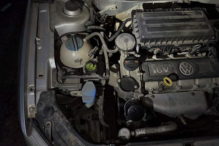 Used Volkswagen Lavida 2013 1.6L Automatic Luxury Edition Engine Bay Right