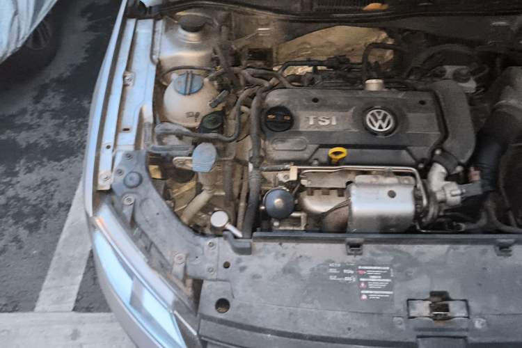 Used Volkswagen Lavida 2013 1.4TSI Manual Comfort Edition Engine Bay Right