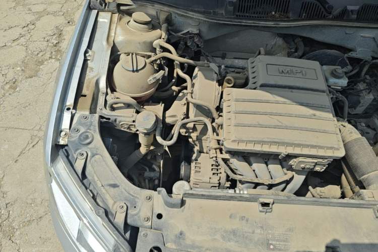 Used Volkswagen Lavida 2013 Revised Classic 1.6L Manual Fashion Edition Engine Bay Right