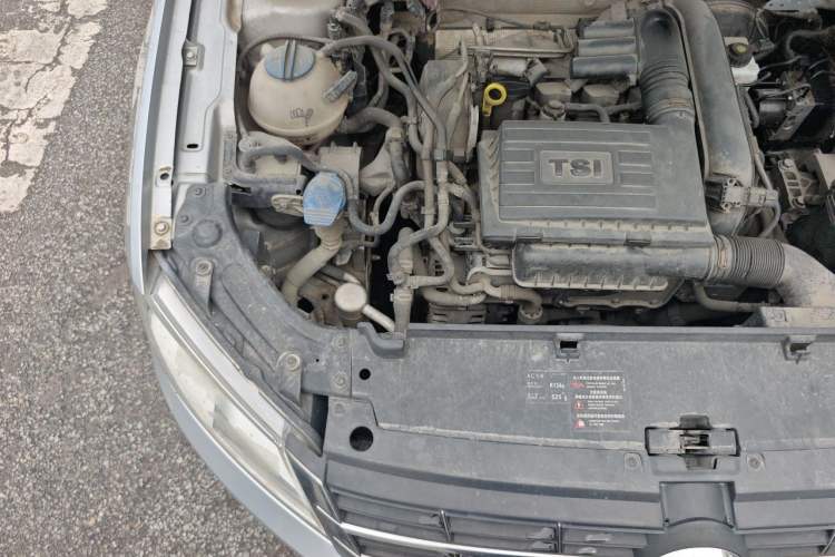 Used Volkswagen Lavida 2013 Revised Version 1.4 TSI Manual Comfort Edition Engine Bay Right
