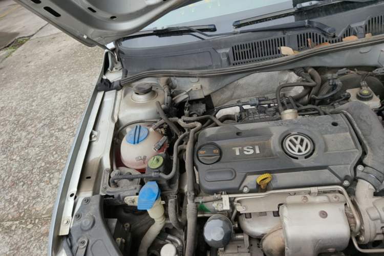 Used Volkswagen Lavida 2013 1.4TSI DSG Comfort Edition Engine Bay Right