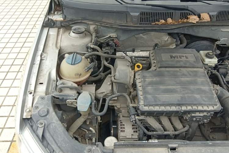 Used Volkswagen Lavida 2013 Revised Classic 1.6L Automatic Fashion Edition Engine Bay Right