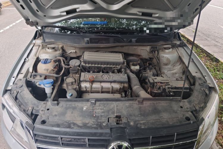 Used Volkswagen Lavida 2013 1.6L Automatic Comfort Edition Engine Bay