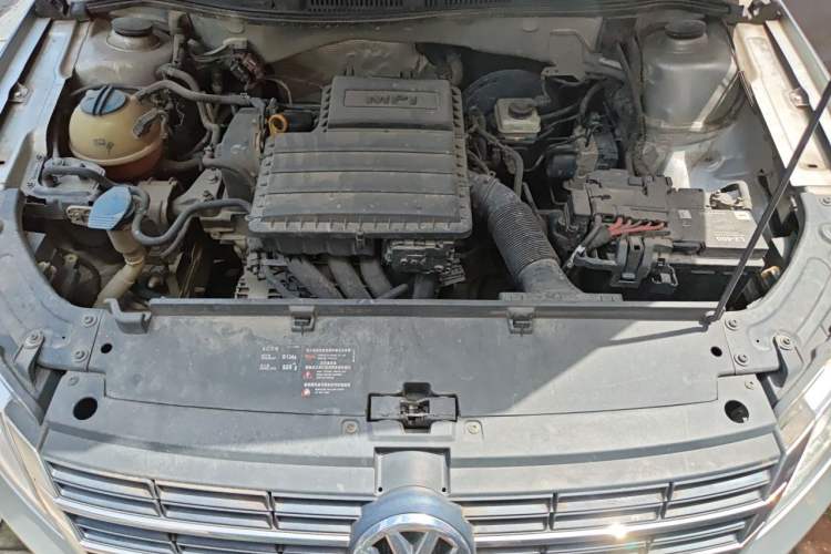 Used Volkswagen Lavida 2013 Revised Classic 1.6L Manual Fashion Edition Engine Bay