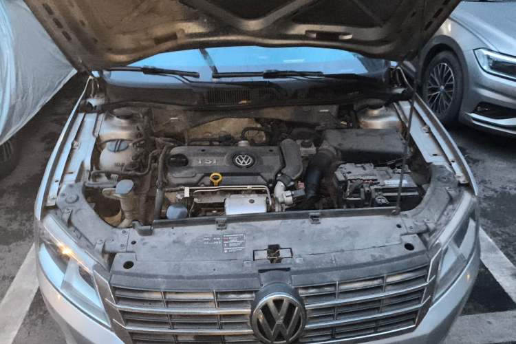 Used Volkswagen Lavida 2013 1.4TSI Manual Comfort Edition Engine Bay