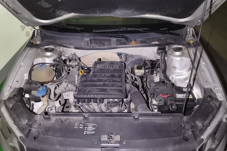 Used Volkswagen Lavida 2013 Revised Classic 1.6L Manual Fashion Edition Engine Bay