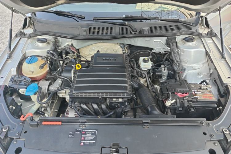Used Volkswagen Lavida 2013 Revised Classic 1.6L Automatic Fashion Edition Engine Bay