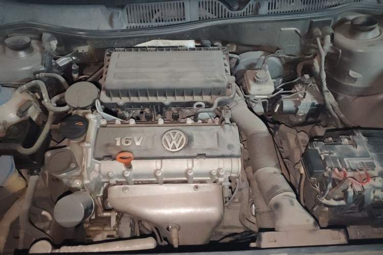 Used Volkswagen Lavida 2013 1.6L Automatic Comfort Edition Engine Bay