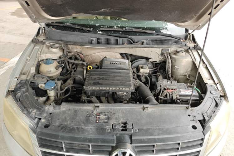 Used Volkswagen Lavida 2013 1.6L Manual Comfort Edition Engine Bay