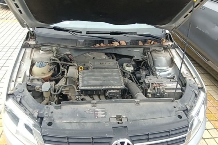 Used Volkswagen Lavida 2013 Revised Classic 1.6L Automatic Fashion Edition Engine Bay