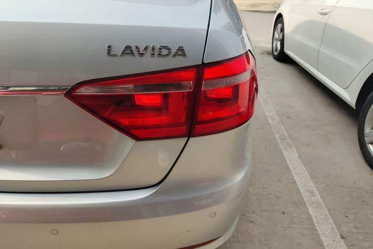 Used Volkswagen Lavida 2013 Restyled Classic 1.6L Automatic Comfort Edition Exterior 2