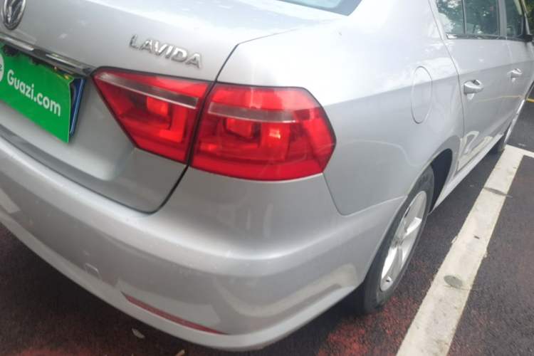 Used Volkswagen Lavida 2013 Revised Classic 1.6L Automatic Fashion Edition Exterior 3