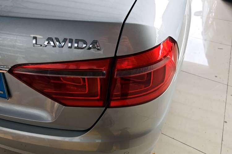 Used Volkswagen Lavida 2013 Restyled Classic 1.6L Automatic Comfort Edition Exterior 3