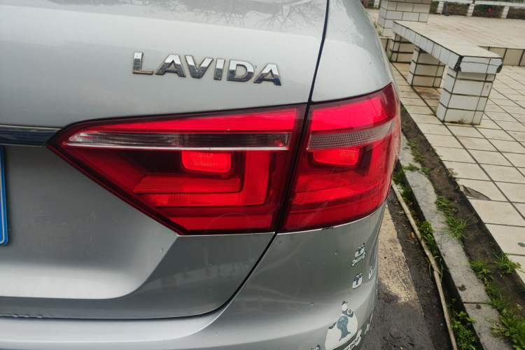 Used Volkswagen Lavida 2013 Restyled Classic 1.6L Automatic Comfort Edition Exterior 3