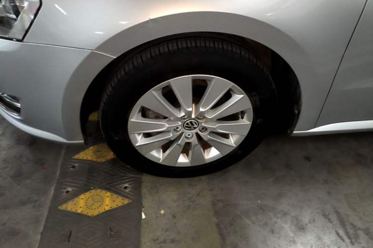 Used Volkswagen Lavida 2013 Revised Version 1.4 TSI Manual Comfort Edition Exterior 4