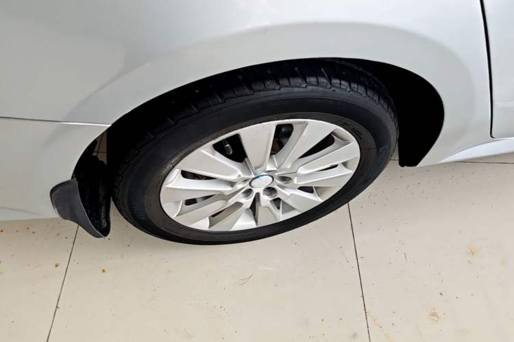 Used Volkswagen Lavida 2013 Restyled Classic 1.6L Automatic Comfort Edition Exterior 5