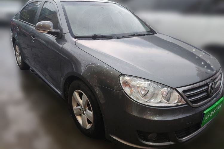 Used Volkswagen Lavida 2013 Classic 1.6L Automatic Fashion Edition Front Right 45 Deg