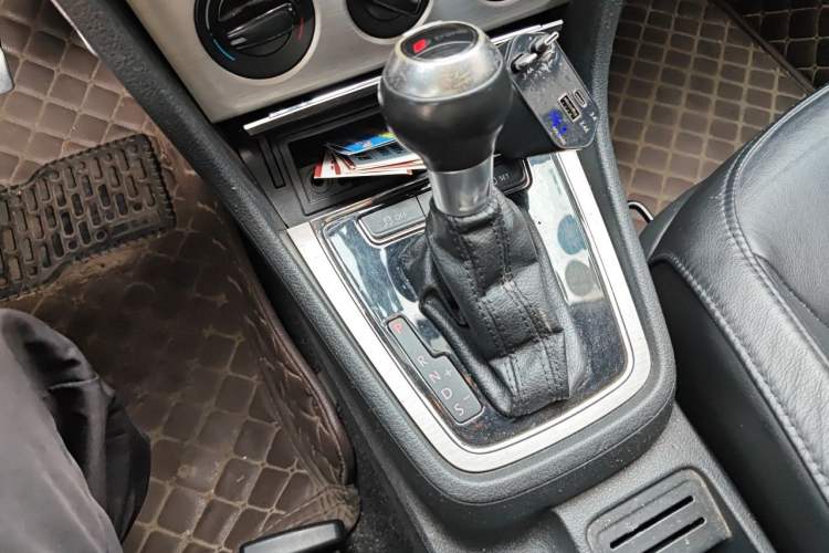 Used Volkswagen Lavida 2013 1.4TSI DSG Comfort Edition Gear Lever